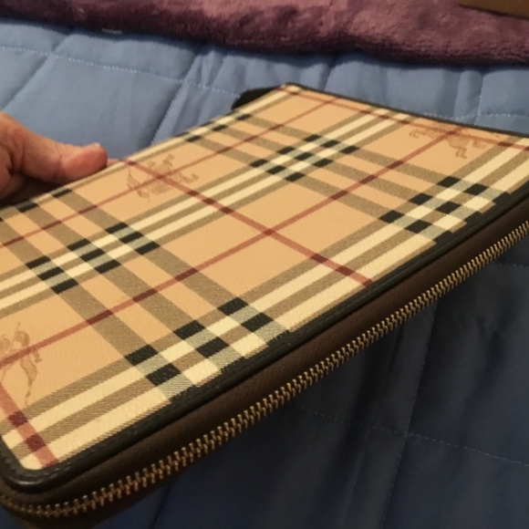 Authentic Vintage Burberry Haymarket Check I Pad Holder. - Picture 4 of 16